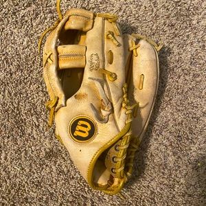 Wilson A2600 vintage baseball glove